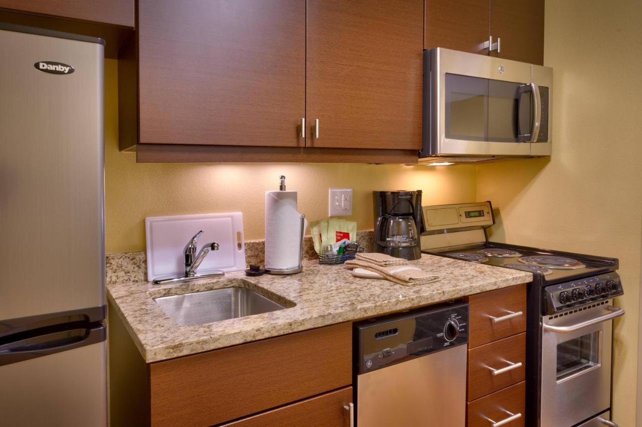 Towneplace Suites By Marriott Dickinson Exteriör bild