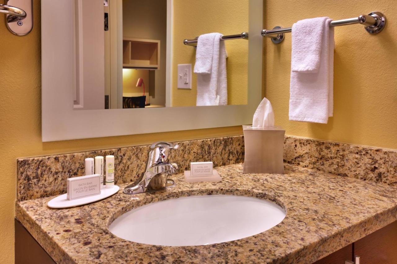 Towneplace Suites By Marriott Dickinson Exteriör bild