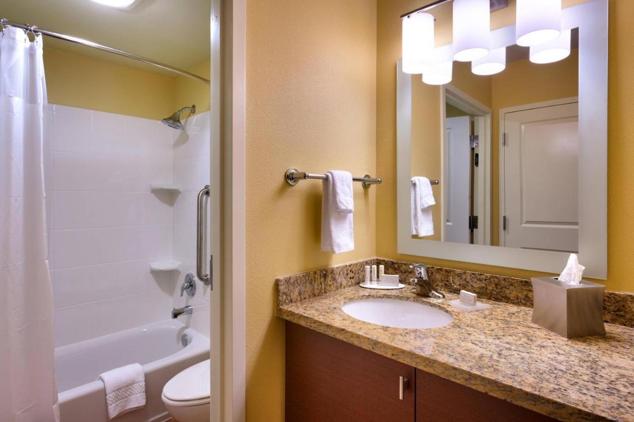 Towneplace Suites By Marriott Dickinson Exteriör bild