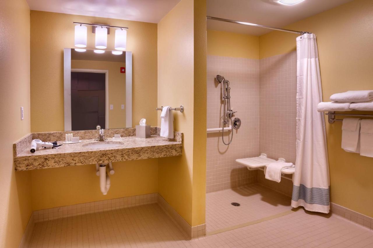 Towneplace Suites By Marriott Dickinson Exteriör bild